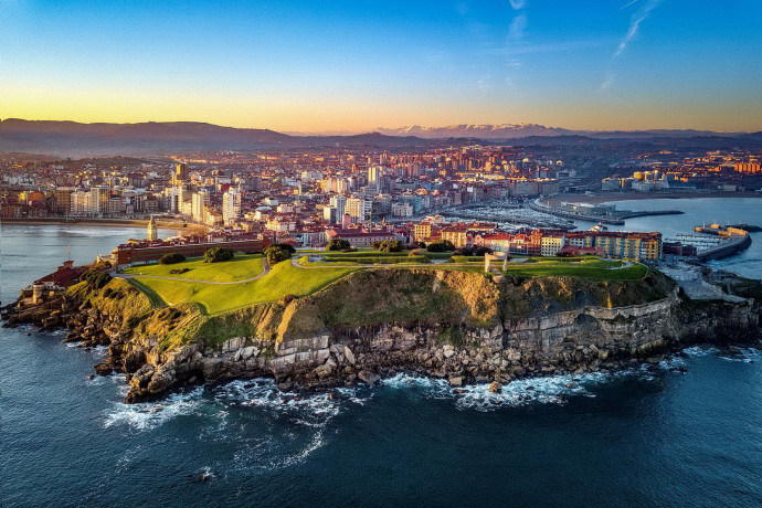 Gijón/Xixón revalida su certificación como Destino Turístico Inteligente