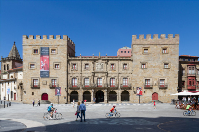 Gijón/Xixón comienza el año con un fuerte crecimiento de viajeros y pernoctaciones